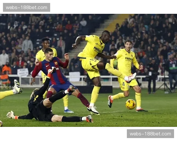 比利亚雷亚尔莫雷诺回归首发 锋线终结能力获保障